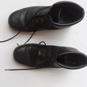Auditions Cadet black ankle booties size 7W